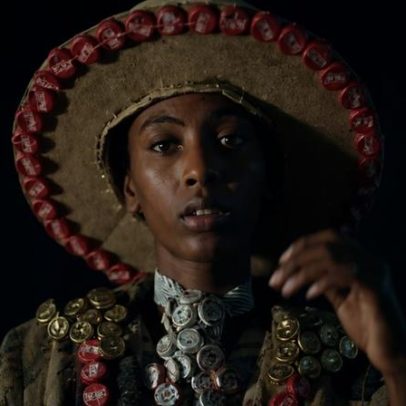 Identidade de fashionista etíope revelada após sucesso repentino