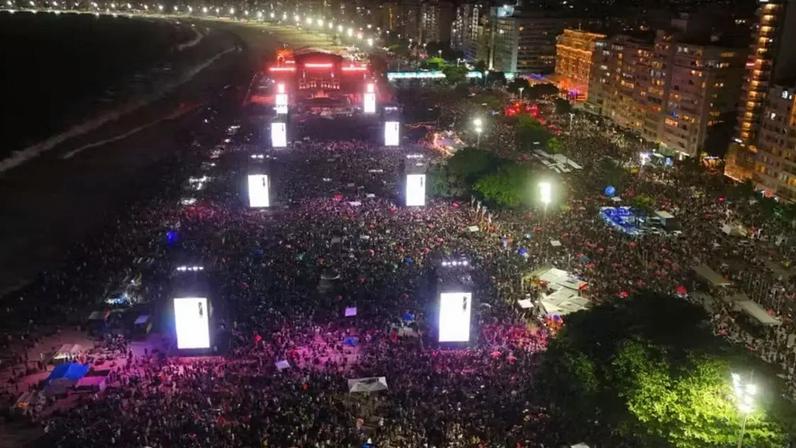 Shakira realiza megashow em Copacabana; acompanhe as últimas notícias