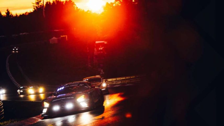 Verstappen lídera na noite em Nurburgring