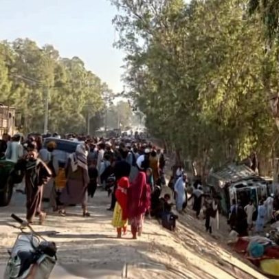 Ônibus com refugiados que retornavam ao Afeganistão capota; 22 morrem