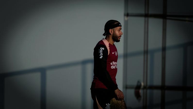 Memphis Depay durante treino do Corinthians no CT Joaquim Grava — Foto: Rodrigo Coca/Agência Corinthians
