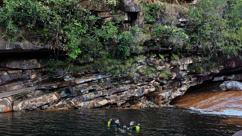 Homem morre afogado após salvar esposa em cachoeira de Buenópolis