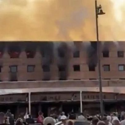 Incêndio no hotel Ibis em Málaga persiste seis dias, desafia bombeiros