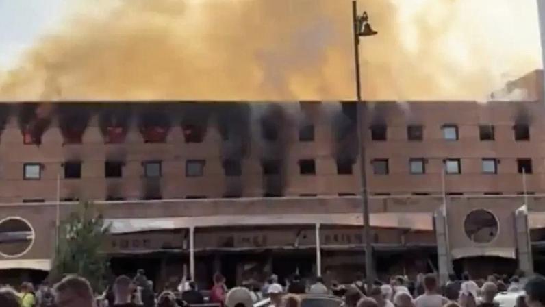 Incêndio no hotel Ibis em Málaga persiste seis dias, desafia bombeiros