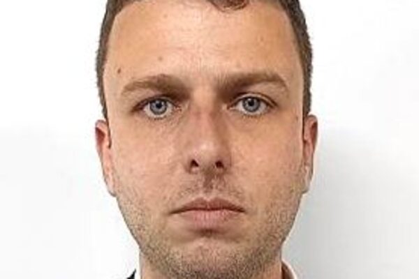 O Corsa comprado por Rodrigo Menezes Martins: veículo financiado pelo Digimais está parado há dois anos na garagem esperando decisão da Justiça