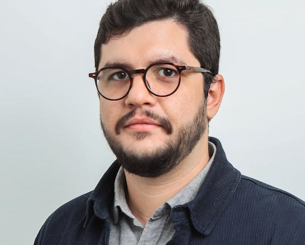Corrente utilizada para prender menino de 11 anos em cama