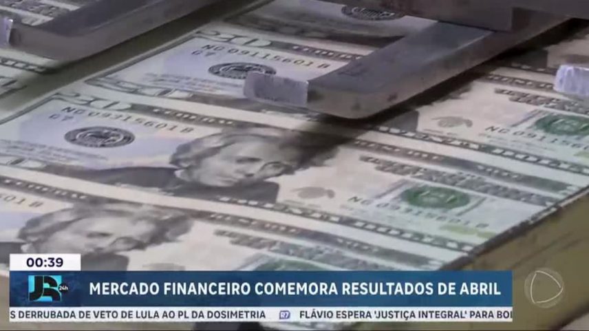 Dólar cai ao menor nível em dois anos e Ibovespa sobe com cenário externo