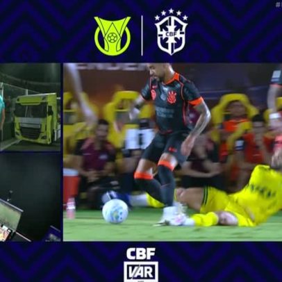 Edson Carioca é expulso; VAR revê e árbitro cancela vermelho de Mirassol