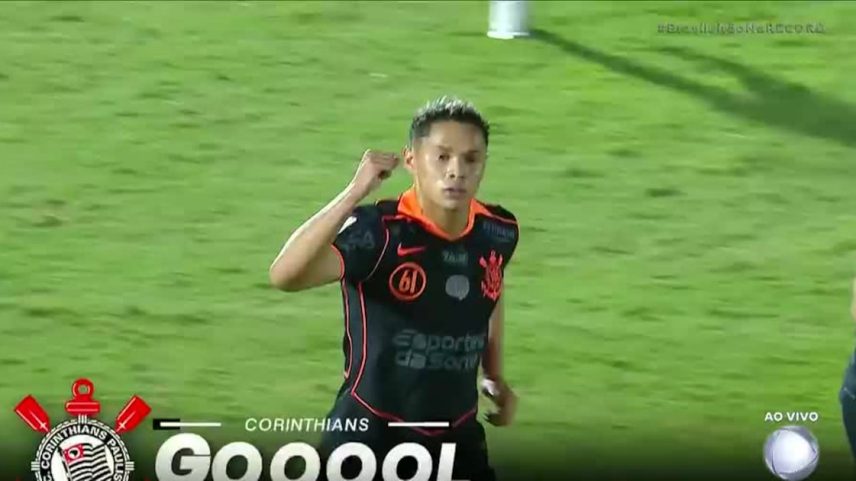 Dieguinho acerta chute de longe, bola desvia e engana Walter
