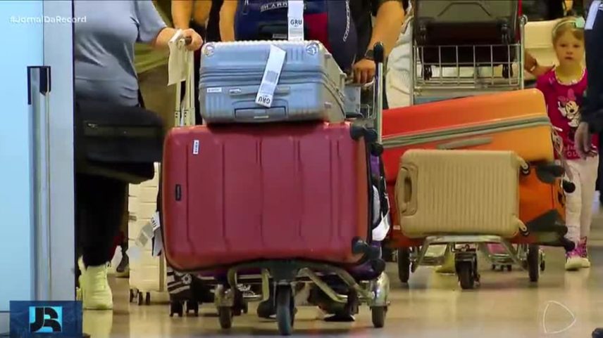 SP: traficantes usam malas sem passageiros para enviar drogas e desafiam fiscalização em Guarulhos