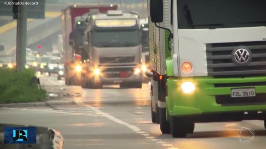 Números de roubo de carga caem em SP, mas motoristas são feitos reféns em 93% dos casos
