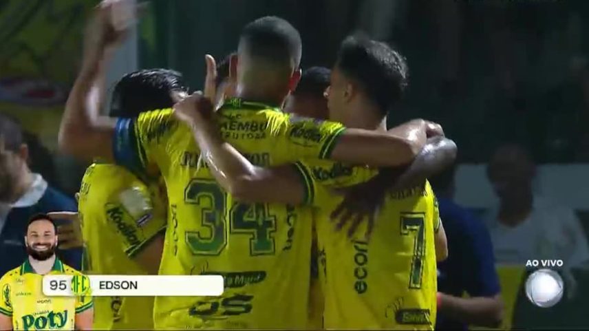 Mirassol amplia vantagem com assistência de Carlos Eduardo para Edson Carioca