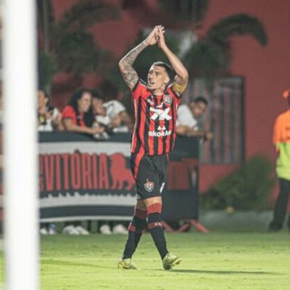 Vitória goleia o Coritiba e fica perto do G5; Bahia empata com o São Paulo