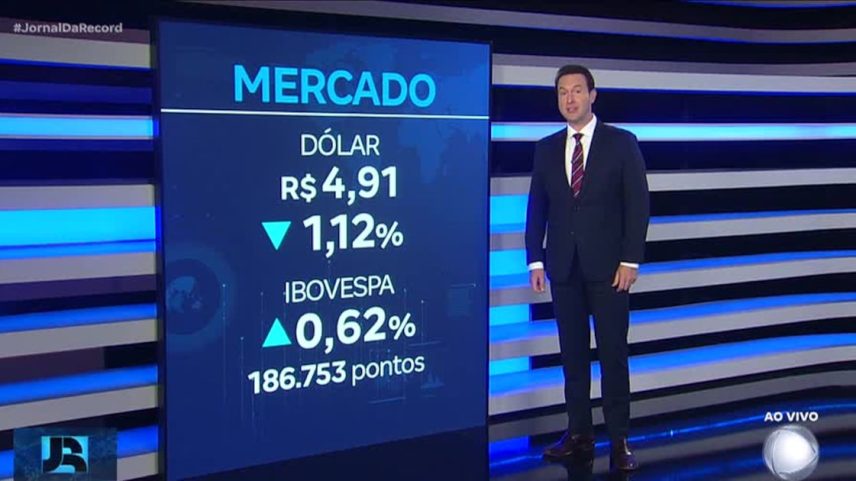 Dólar fecha em R$ 4,91, menor cotação em dois anos e três meses