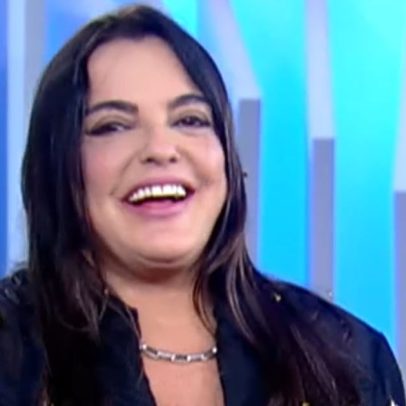 Completa 53 anos de vida neste dia, discutindo mentiras sobre idade