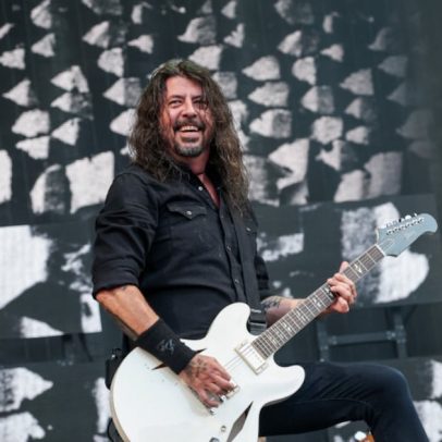 Dave Grohl revela momento decisivo para seguir carreira após morte de Kurt Cobain
