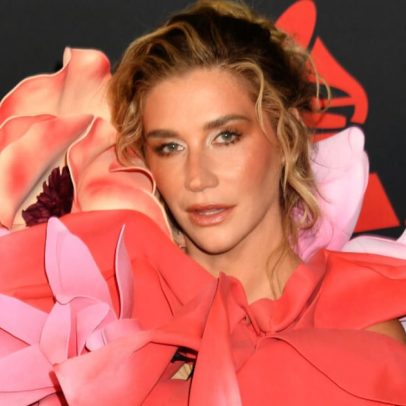 Kesha fala sobre pressão estética e arrependimento, diz que foi horrível
