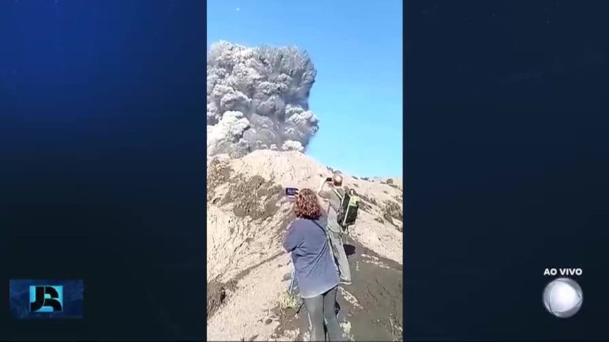 Três turistas morrem em trilha na Indonésia durante erupção de vulcão