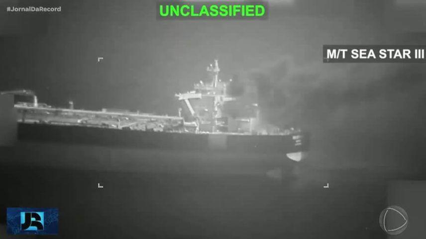 EUA atacam dois petroleiros que tentavam atracar em portos iranianos no Estreito de Ormuz
