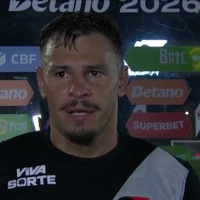 Hugo Moura celebra mães e exalta torcida após jogada do Vasco