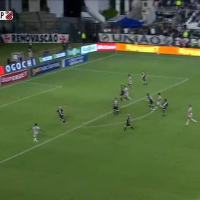 Léo Jardim faz duas defesas e Vasco lidera no intervalo
