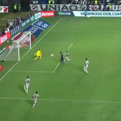Brenner perde chance de ampliar e confirmar vitória do Vasco