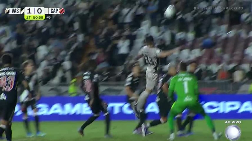 Cabeçada Aguirre Vasco Athletico-PR Brasileirão