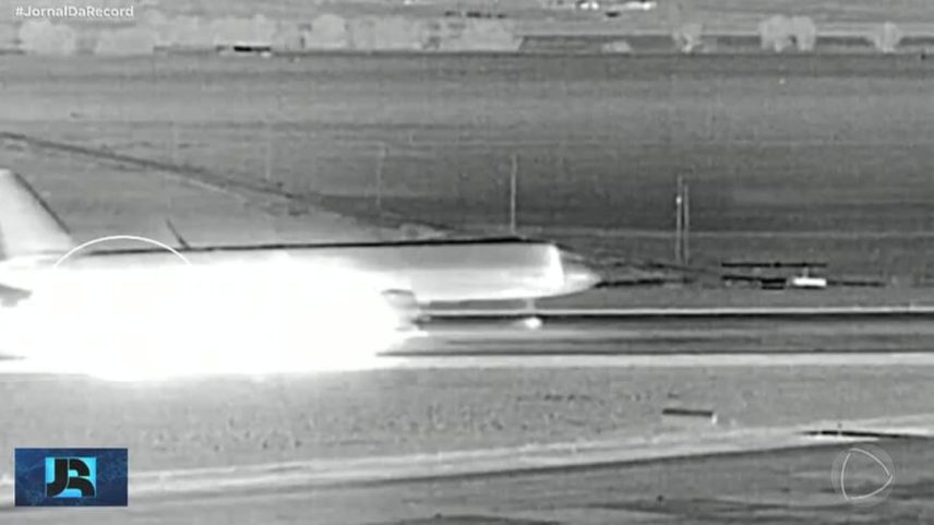 Novas imagens mostram momento em que homem é atropelado por avião no aeroporto de Denver, EUA