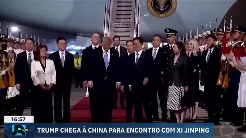 Donald Trump chega à China para reunião com Xi Jinping
