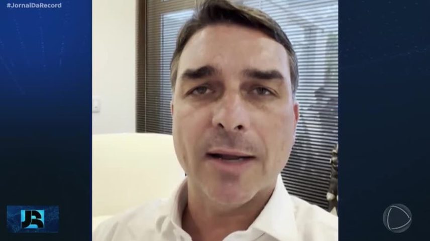 Flávio Bolsonaro comenta áudio em que pede recursos para filme sobre Bolsonaro