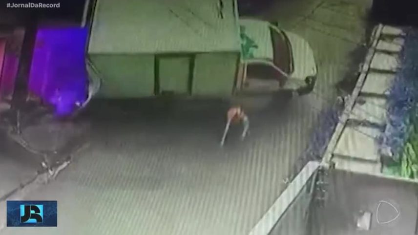 Homem escapa por segundos de caminhão desgovernado em Manaus (AM)