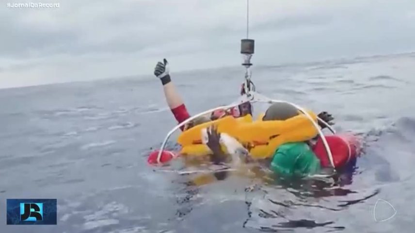 11 pessoas ficam mais de cinco horas à deriva no mar das Bahamas até serem resgatadas