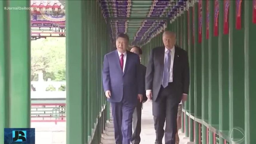 Trump encerra visita à China com promessas de acordos para aproximação com Xi