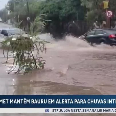 Chuva forte provoca alagamentos e danos em Bauru, SP
