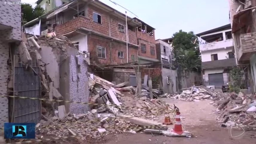 Desabamento de prédio em Salvador deixa 12 famílias desabrigadas