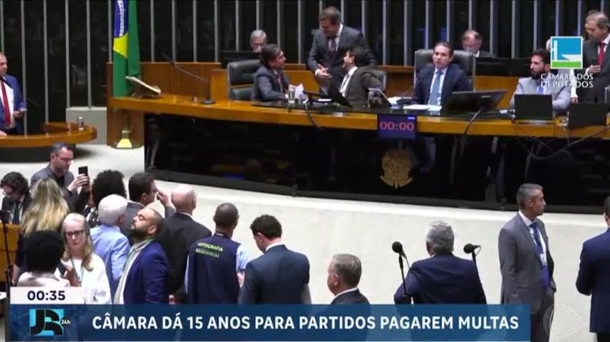 Câmara aprova projeto que facilita pagamento de multas por partidos