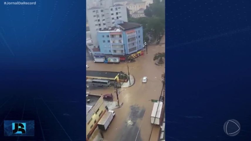 Tempestade de raios coloca cidades da região serrana do RJ em alerta severo
