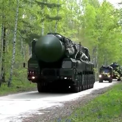 Rússia realiza exercícios militares e utiliza arsenal com capacidade nuclear