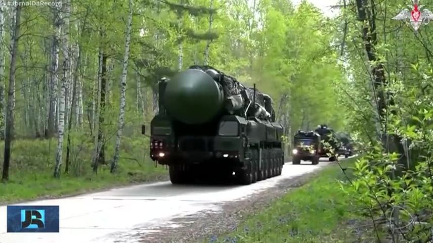 Rússia realiza exercícios militares e usa arsenal com capacidade nuclear