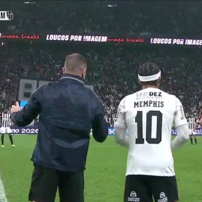 Memphis volta a jogar após dois meses e torcida do Corinthians comemora em Itaquera