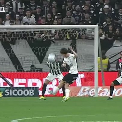 Breno Bidon quase surpreende Éverson com chute de fora da área