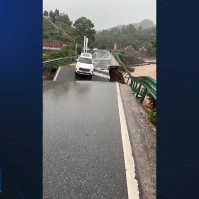 Enxurrada na China derruba ponte, causando danos e interrupções