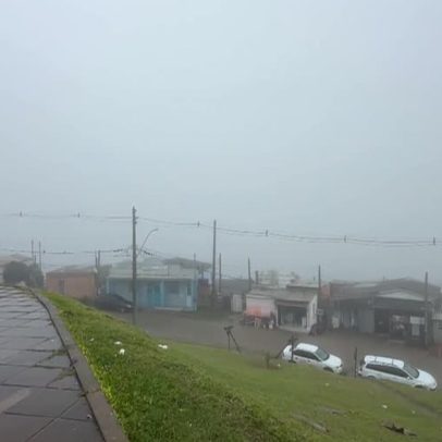 Porto Alegre amanhece com nevoeiro intenso