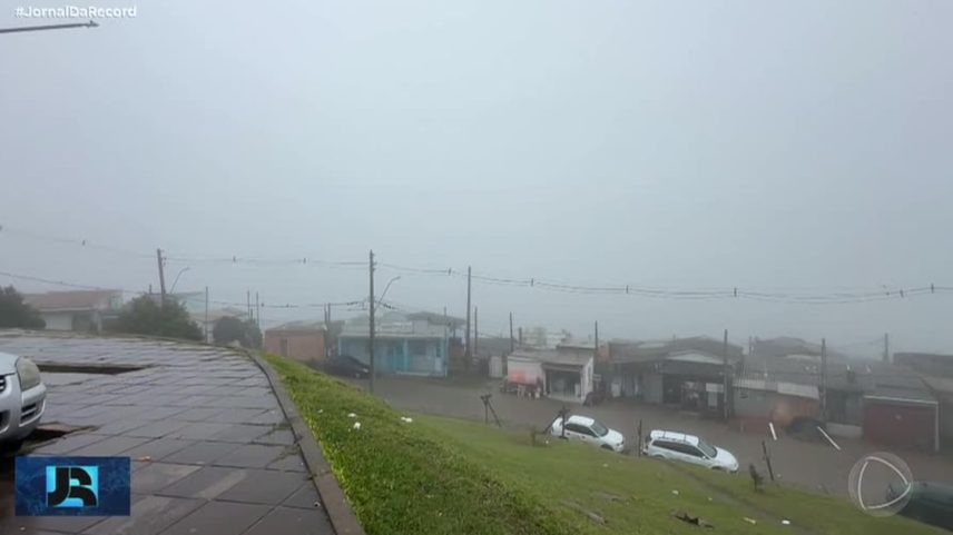 Porto Alegre (RS) amanhece encoberta por nevoeiro intenso