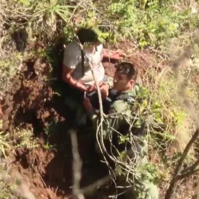 Mulher é resgatada de penhasco após sequestro pelo ex-marido em MG