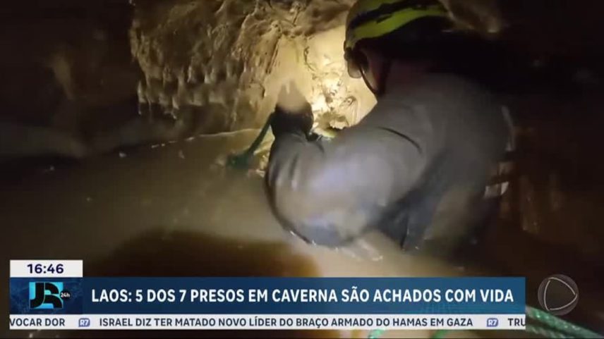 Socorristas encontram com vida cinco pessoas presas em caverna no Laos