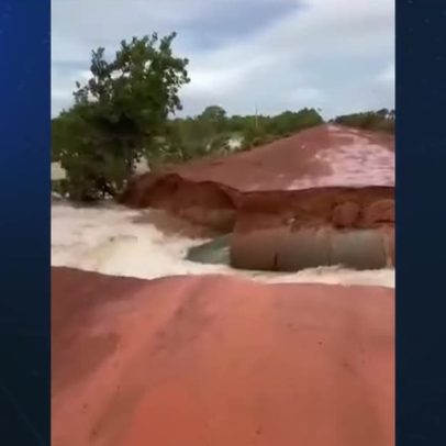 Chuva destrói trecho de estrada em Normandia, RR