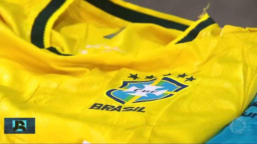 Receita Federal apreende contêiner cheio de camisas de futebol falsificadas no Porto de Santos (SP)