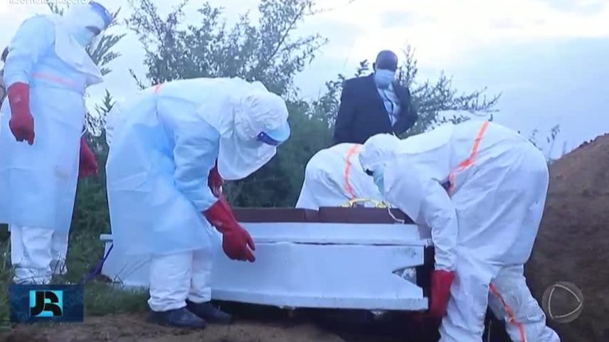 Avanço do surto de ebola na África faz países fecharem fronteiras e impõem restrições a viajantes
