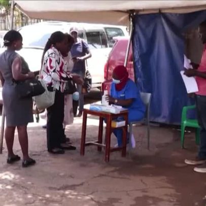 OMS intensifica combate ao surto de Ebola no Congo e em Uganda